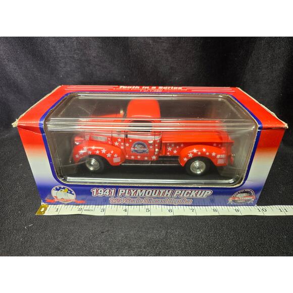 Motor Classic Sturgis 1941 Plymouth Pickup 1:24 Scale Diecast Replica 9-11 Car - Picture 7 of 10